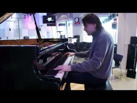 Daniil Trifonov plays Debussy&#039;s &quot;Reflets d&#039;un l&#039;eau&quot;